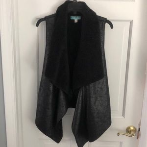 Black faux fur and leather vest-Small